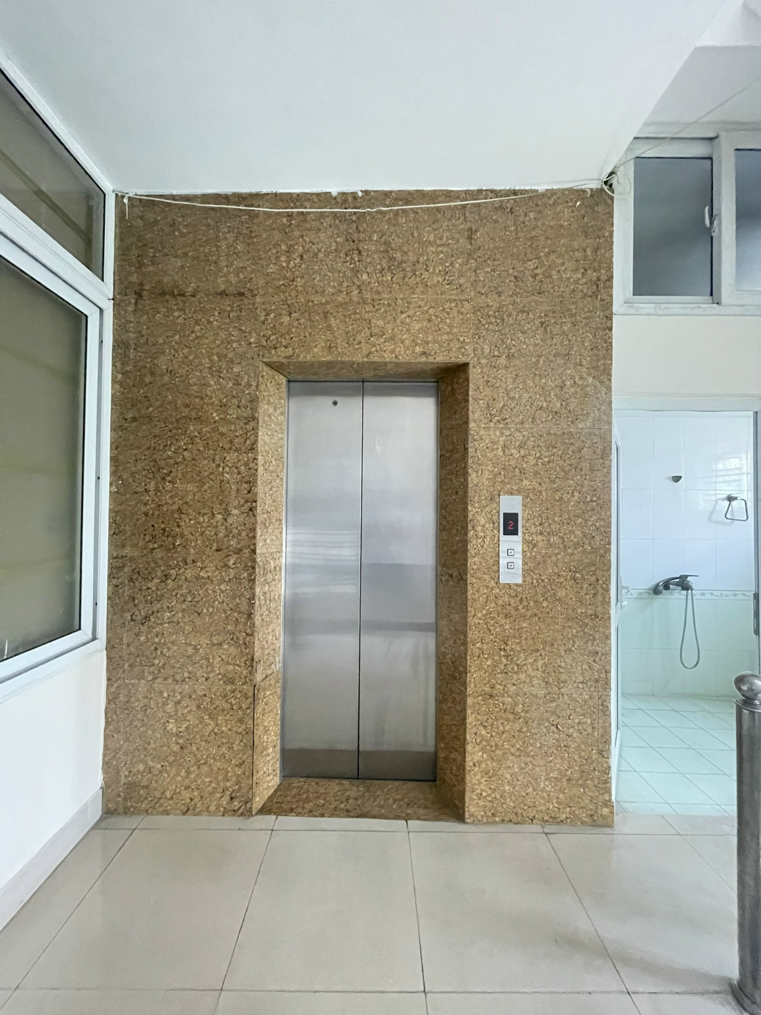 Tôi cho thuê nhà mới, lô góc ,vỉa hè, 122m2- 4T, Hoàng Quốc Việt_44 Tr