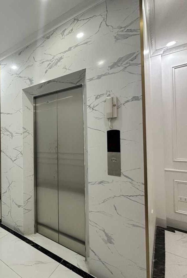 Cho thuê nhà lô góc, mới, Mai Hắc Đế, thang máy; vỉa hè 116m2* 5T- 47 Tr