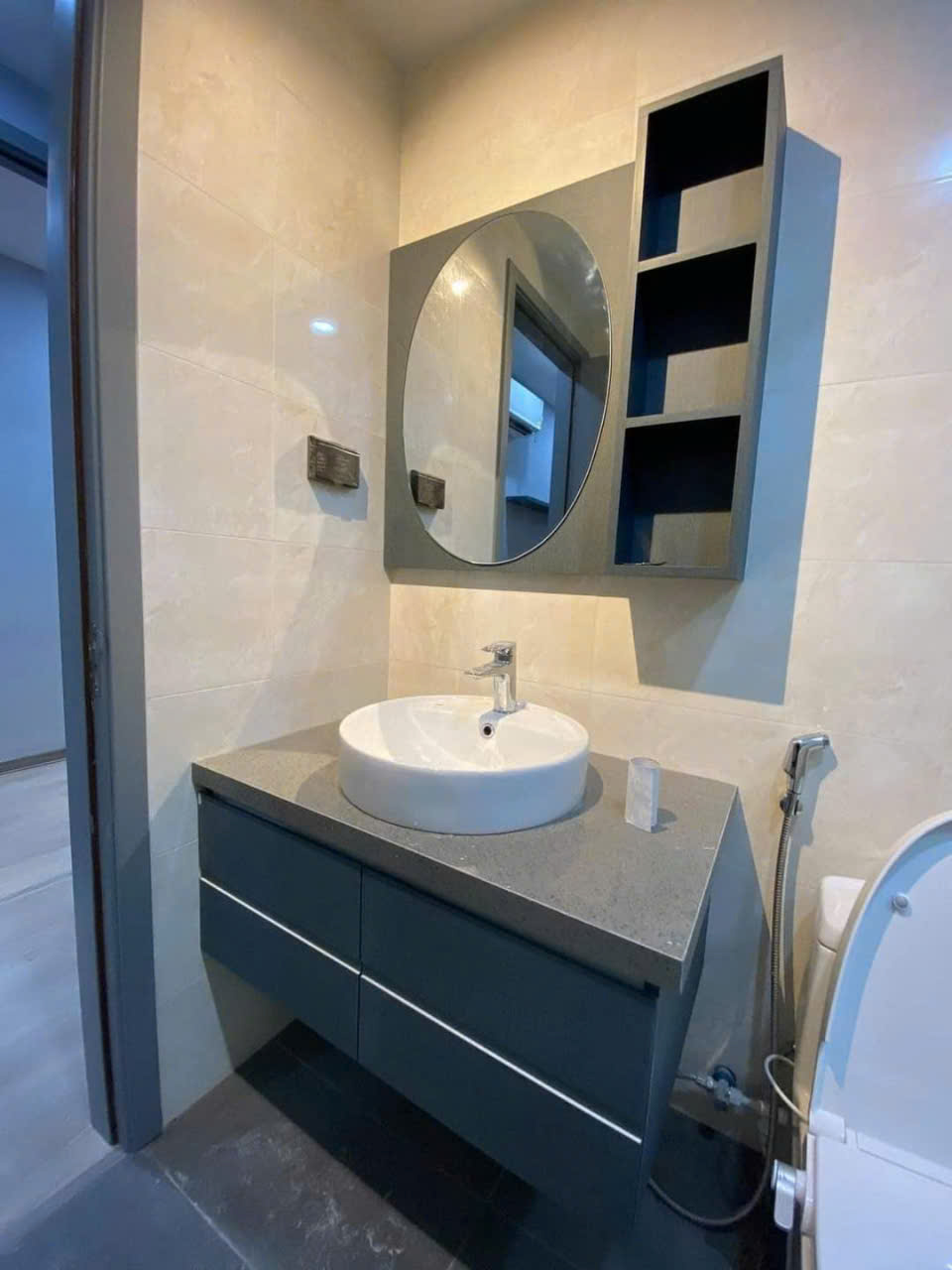 Cho thuê Nhà hàng, VP, KD, Lạc Long Quân, 105m2x 4T vỉa hè 30 Tr