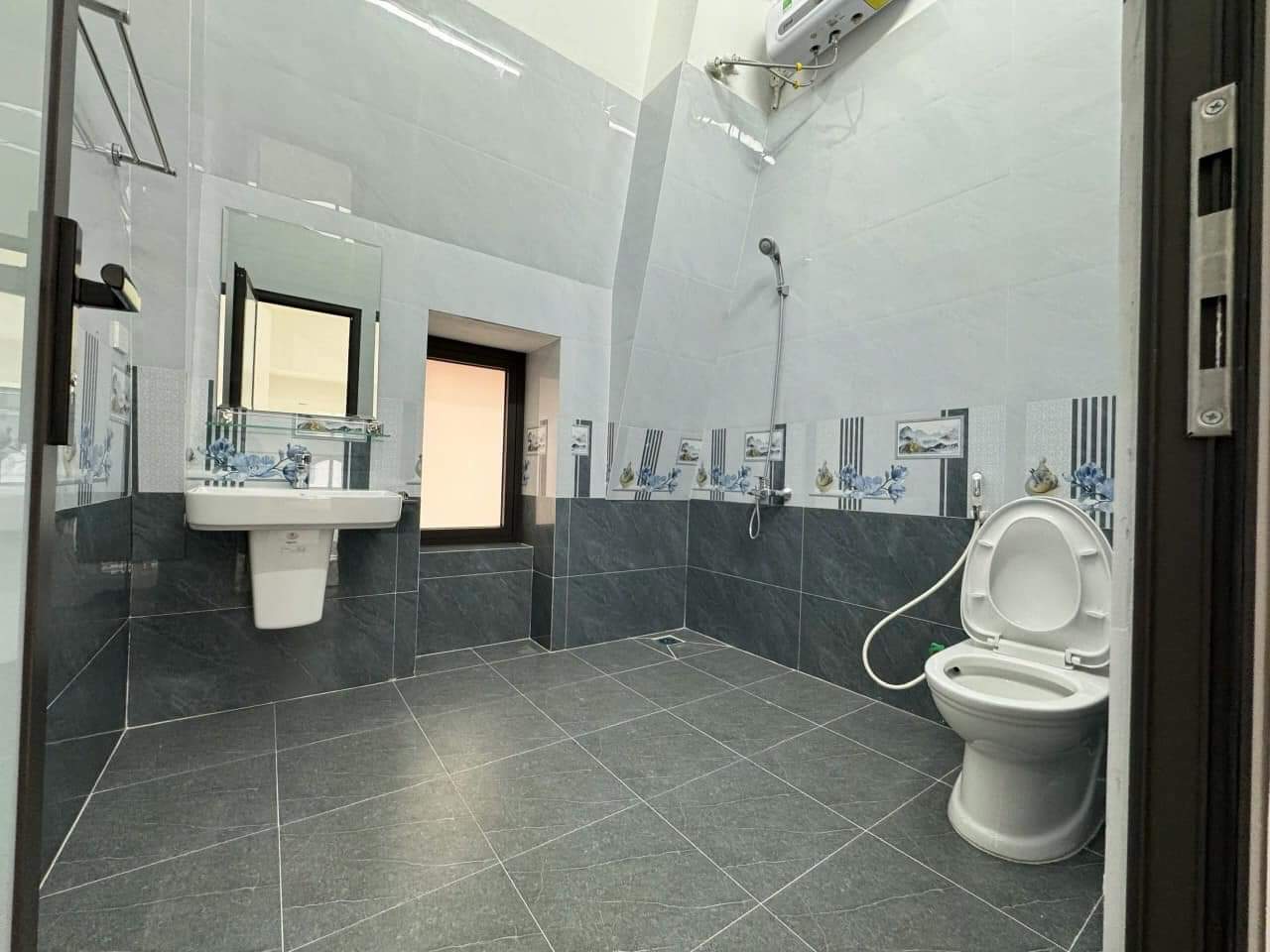 Mình cho thuê Nhà hàng, VP, KD, Trúc Bạch; vỉa hè 103m2* 5T- 30 Tr