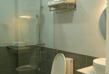 Cho thuê Nhà KD, VP, Nhà Hàng, 98m2_ 5T; vỉa hè, Trần Nhân Tông-31 Tr