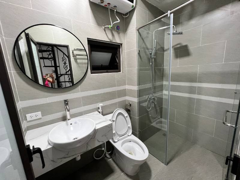 Cho thuê Nhà VP, Nhà Hàng, KD, 104m2_ 5T; vỉa hè, Lạc Trung-31 Tr