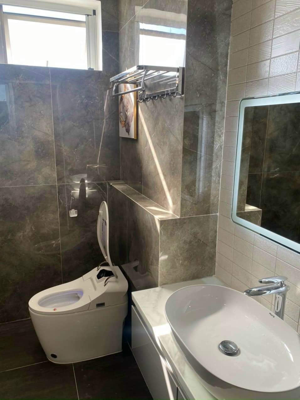 Mình cho thuê nhà mới, hai đường đi, Thái Hà; vỉa hè 95m2* 5T- 30 Tr