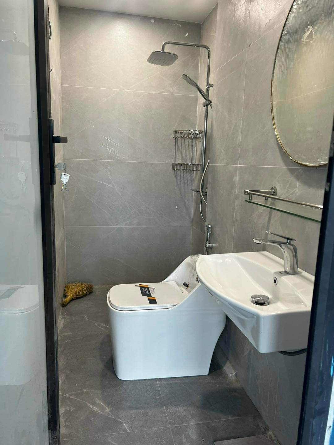 Cho thuê nhà mới, hai mặt tiền, 96m2_ 4T; vỉa hè, Trần Nhân Tông-32 Tr