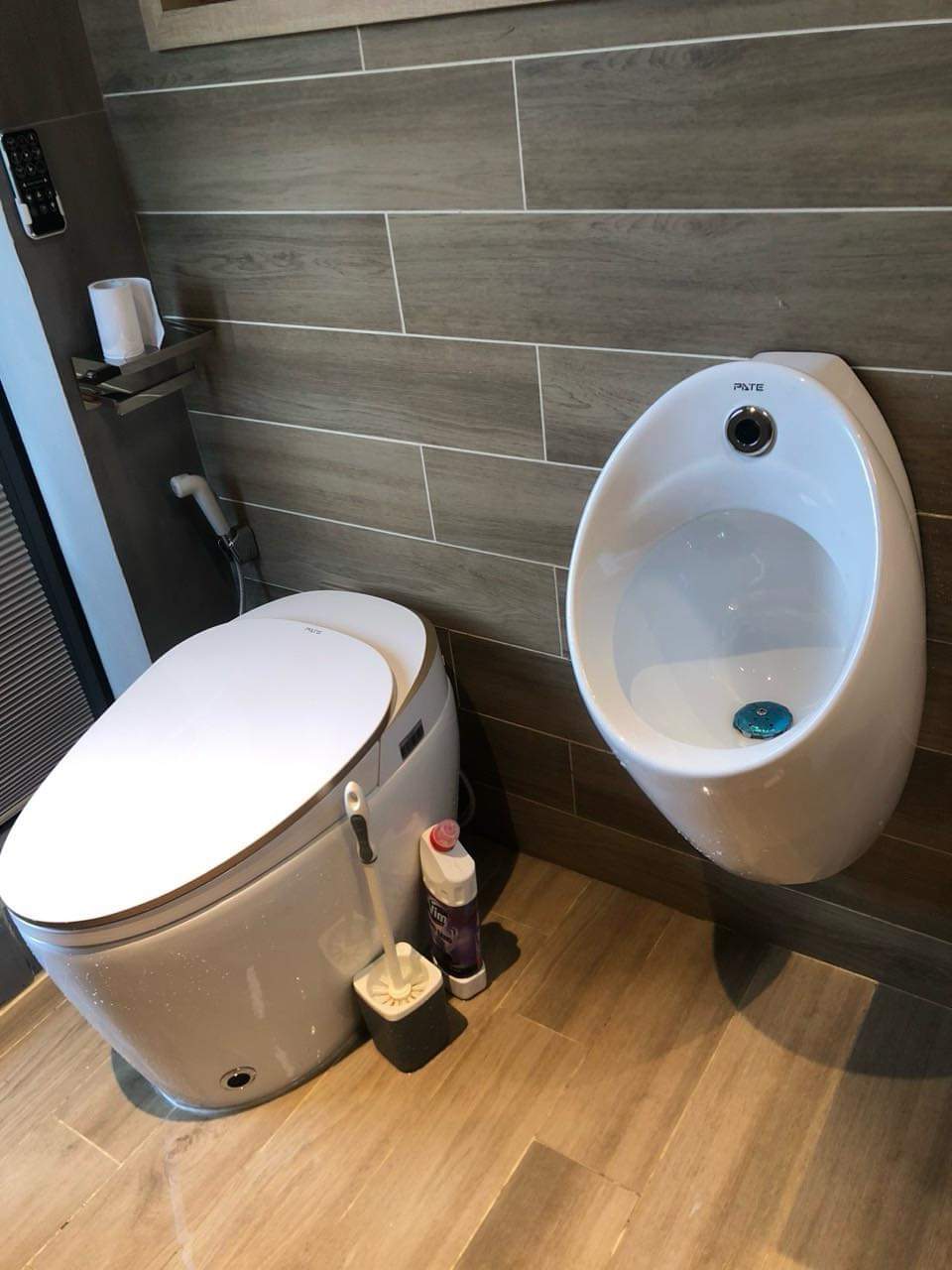 Cho thuê nhà căn góc, thang máy, 117m2_ 5T; vỉa hè, Mai Hắc Đế-48 Tr