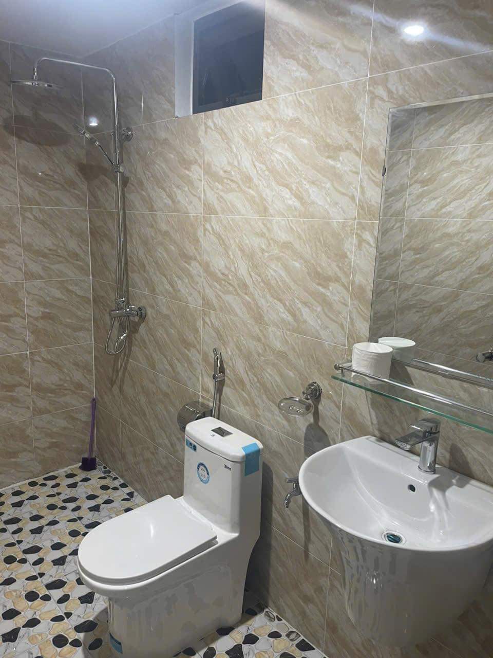 Cho thuê nhà đẹp, căn góc , thang máy,vỉa hè, 115m2- 4T, Đào Tấn_45 Tr