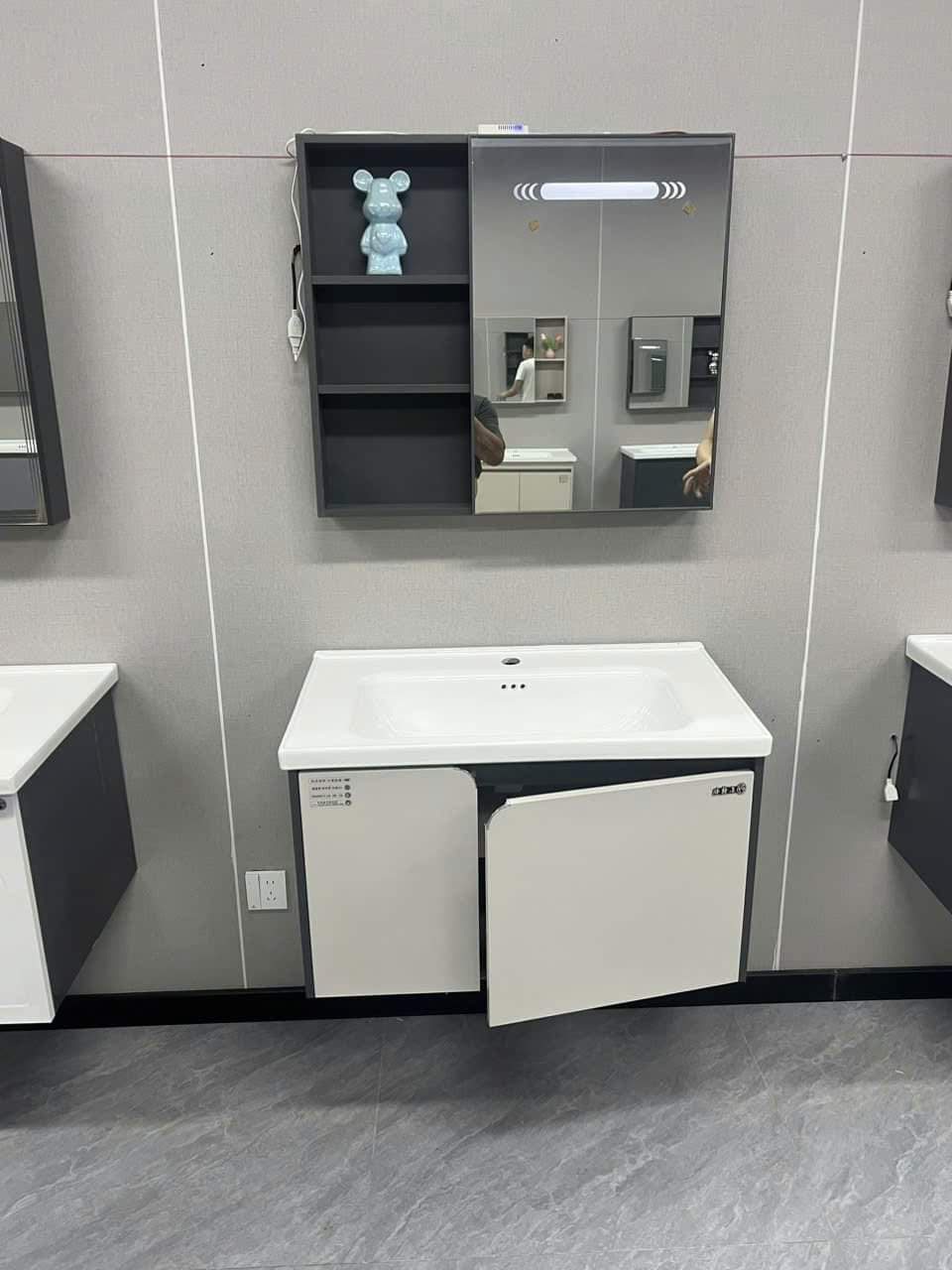 Cho thuê Nhà mới, Lạc Long Quân, thang máy, 103m2x 5T vỉa hè 31 Tr