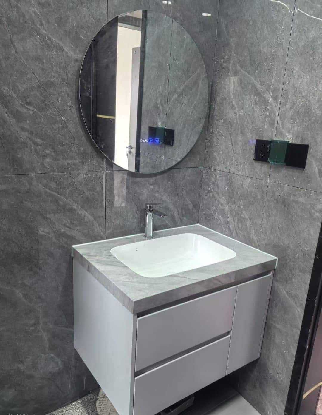 Tôi cho thuê nhà lô góc, mới, Nam Trung Yên; vỉa hè 101m2* 5T- 28 Tr