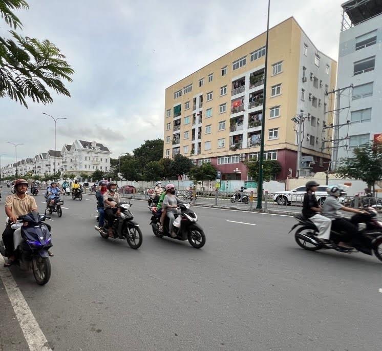 Bán nhà hẻm xe hơi Dương Quảng Hàm, Gò Vấp, 56m², 5 tầng, gần ĐH Văn Lang, giá 7.45 tỷ TL