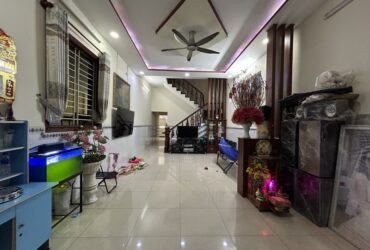 Bán nhà 2 Tầng DĩAn 176m²,SHR đường ô tô,Ngang KHủng 8.8M,chỉ 39tr/M2