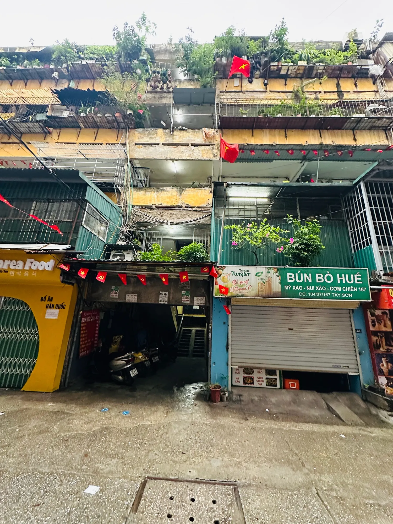 Bán Căn Tập Thể Tây Sơn 42/56m2. tầng 5. giá 4.35 Tỷ Đống Đa Hà