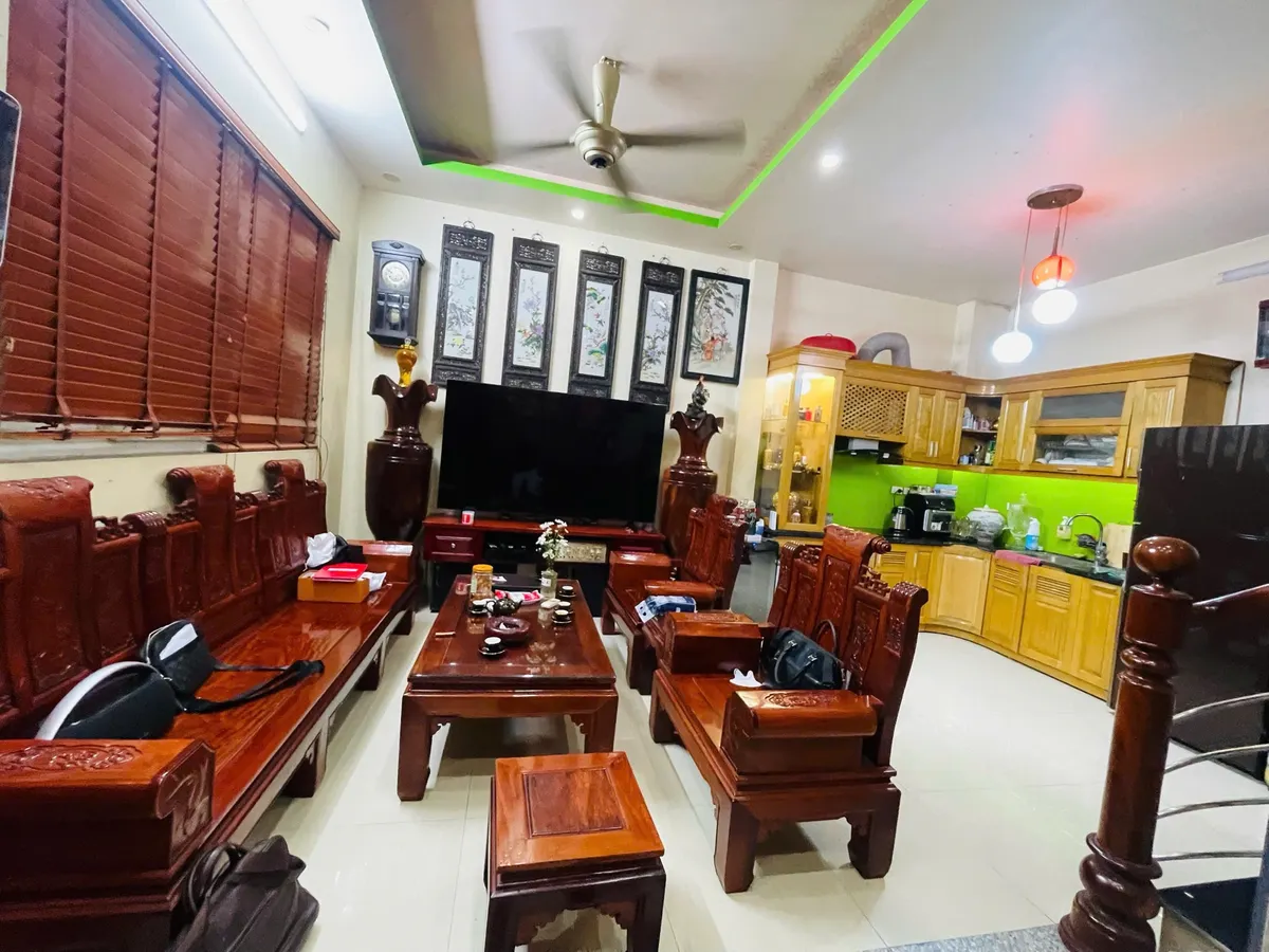 Bán Nhà Đại La 24/31m2. 4 tầng. mặt tiền 5.2m. giá 9.6 Tỷ Hai Bà Trưng Hà Nội