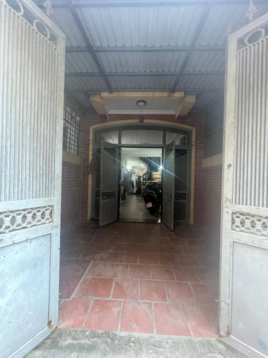 Nhà Phân lô Vương Thừa Vũ-72m*4 tầng*4.5mMT- Oto đỗ cổng-Gần Trường,Chợ. Giá 20,5tỷ