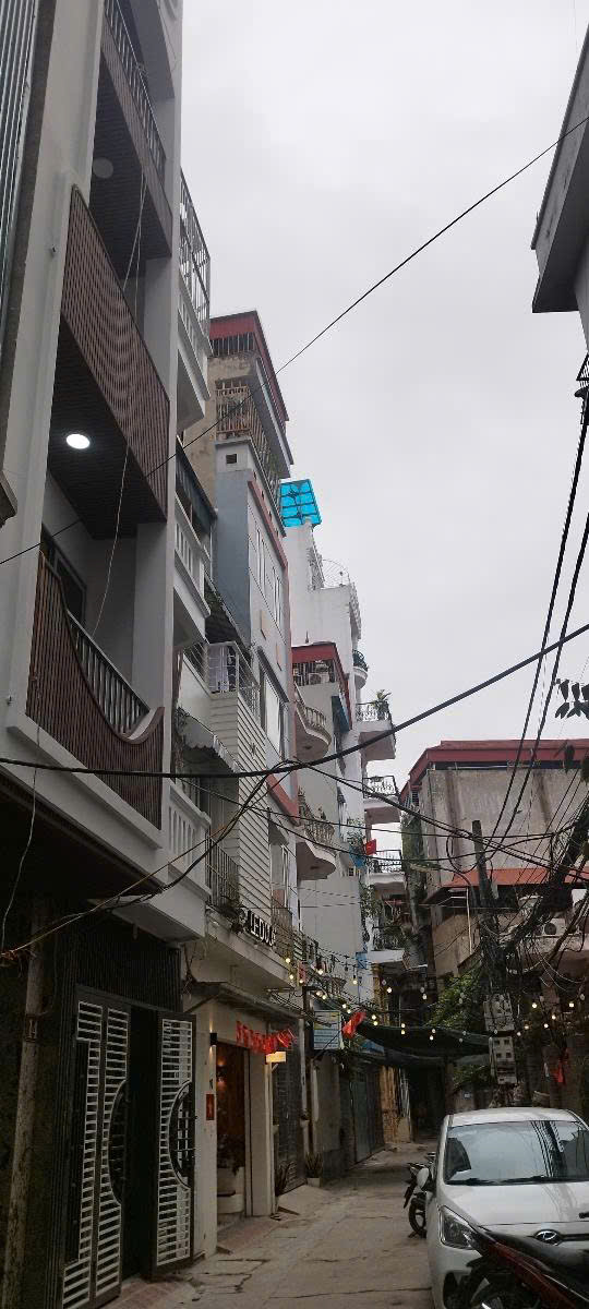 VIP NGUYỄN VĂN HUYÊN CẦU GIẤY gần phố oto thang máy nhỉnh 18ty 45m x7T.