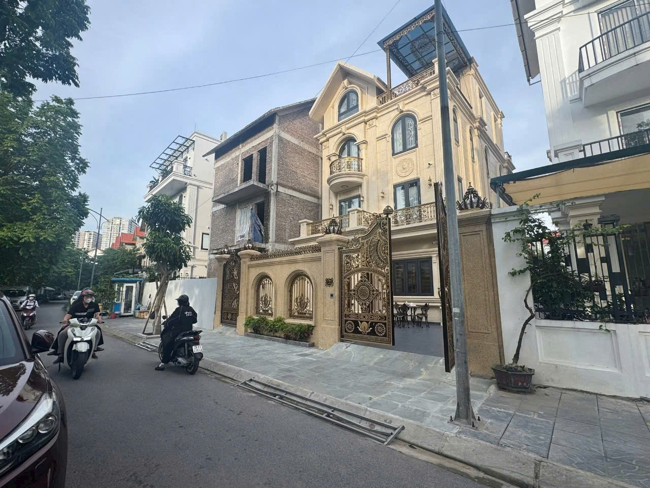 BIỆT THỰ VIP Tp Giao Lưu Từ Liêm gần hồ đẳng cấp nhỉnh 84ty 212m x 3t.