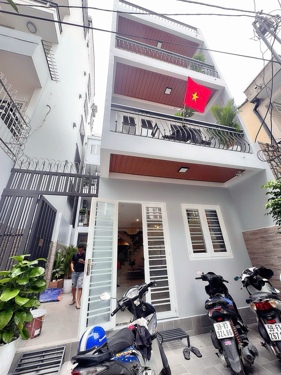 HIẾM NGANG 6M*18M – BÁN NHÀ 4 TẦNG XỊN SÒ Đ.LÊ THỊ RIÊNG, BÊN THÀNH, QUẬN 1 – CHÍNH CHỦ GIANG GIANG:0901611116