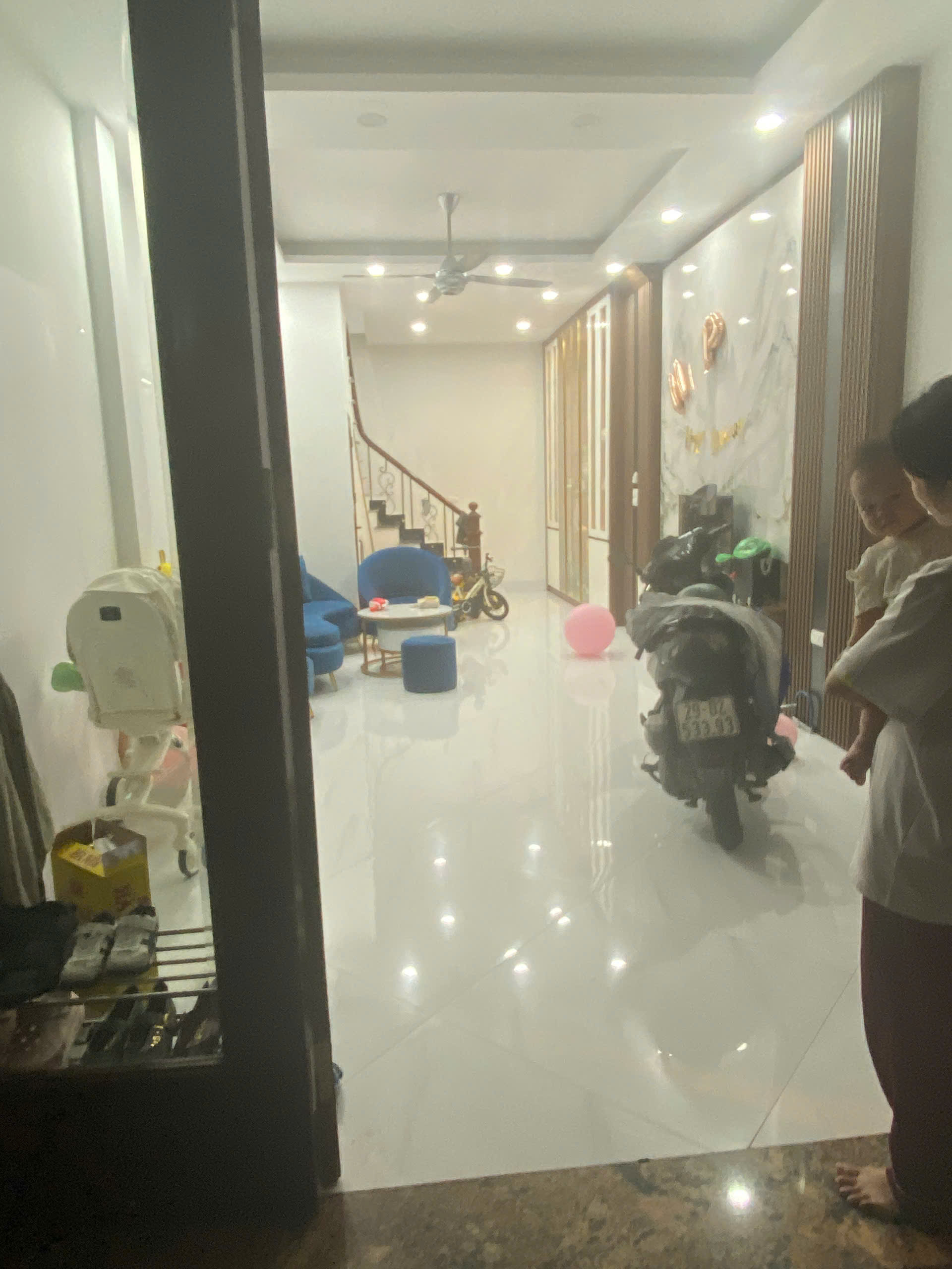 Tôi bán gấp căn nhà đẹp ở luôn ngõ 101 Thanh Nhàn, 38m2, 5 tầng, 6 phòng ngủ giá 12  tỷ có TL