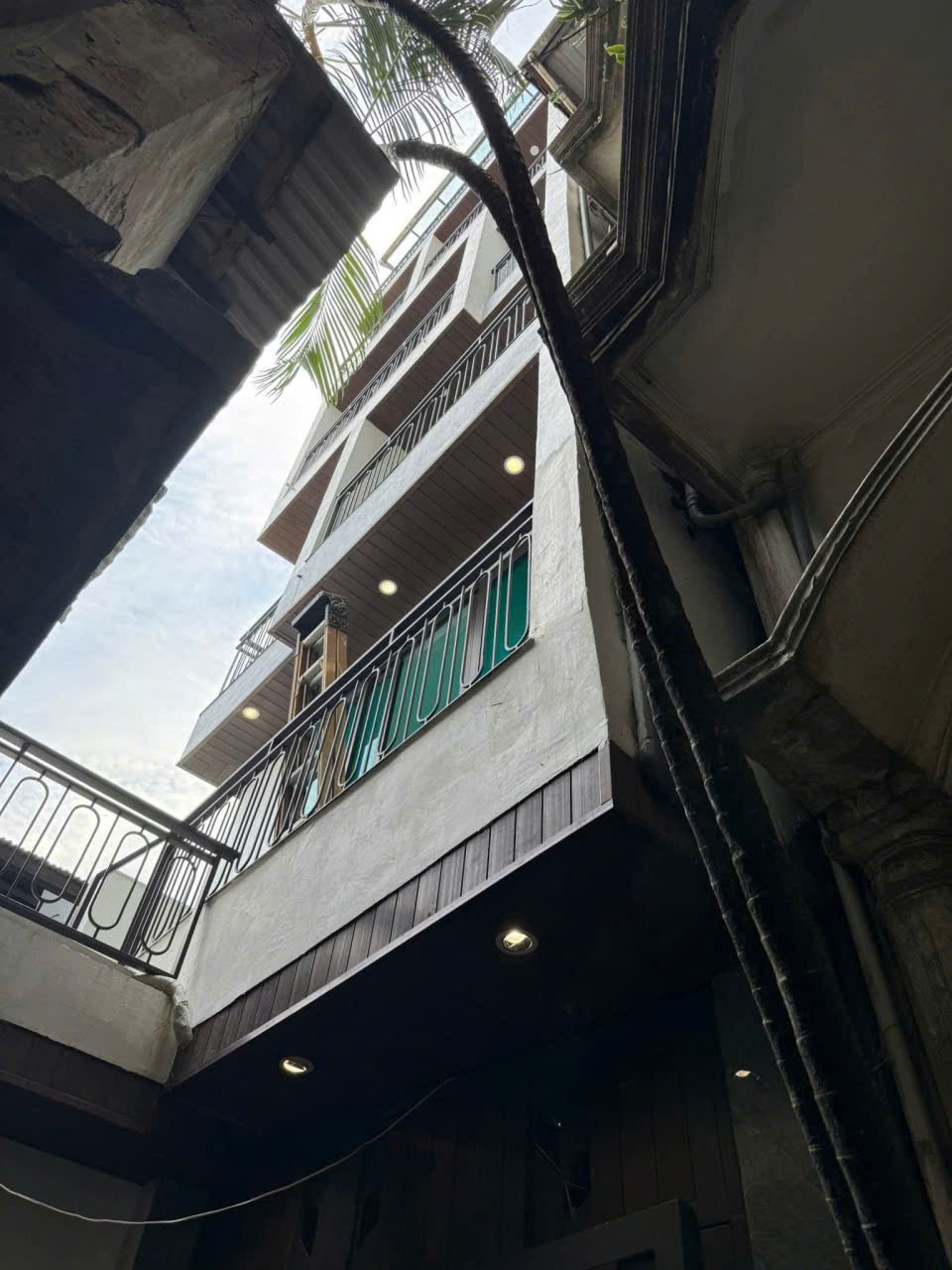 Với Tầm giá nhỉnh 11 tỷ SIÊU HIẾM Tại Trần Quý Cáp Đống Đa gần phố oto 45m x7t.