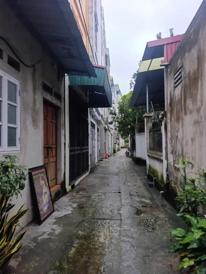 BÁN ĐẤT TẶNG NHÀ CẤP 4 TẠI YÊN BÌNH – HÀ ĐÔNG 44M2, MT 4.3M, Giá 3.85 tỷ – NGÕ OTO – NỞ HẬU –