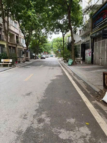 BÁN NHÀ LIỀN KỀ VĂN PHÚ – 90m2, MT 4.5M , Giá 21 tỷ . PHÂN LÔ – VỈA HÈ – Ô TÔ TRÁNH