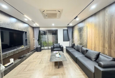 Nhà 5 tầng Ngọc Lâm Long Biên, full nội thất, ô tô đỗ cửa, gần Mipec, công viên, giá chỉ 10.4 tỷ