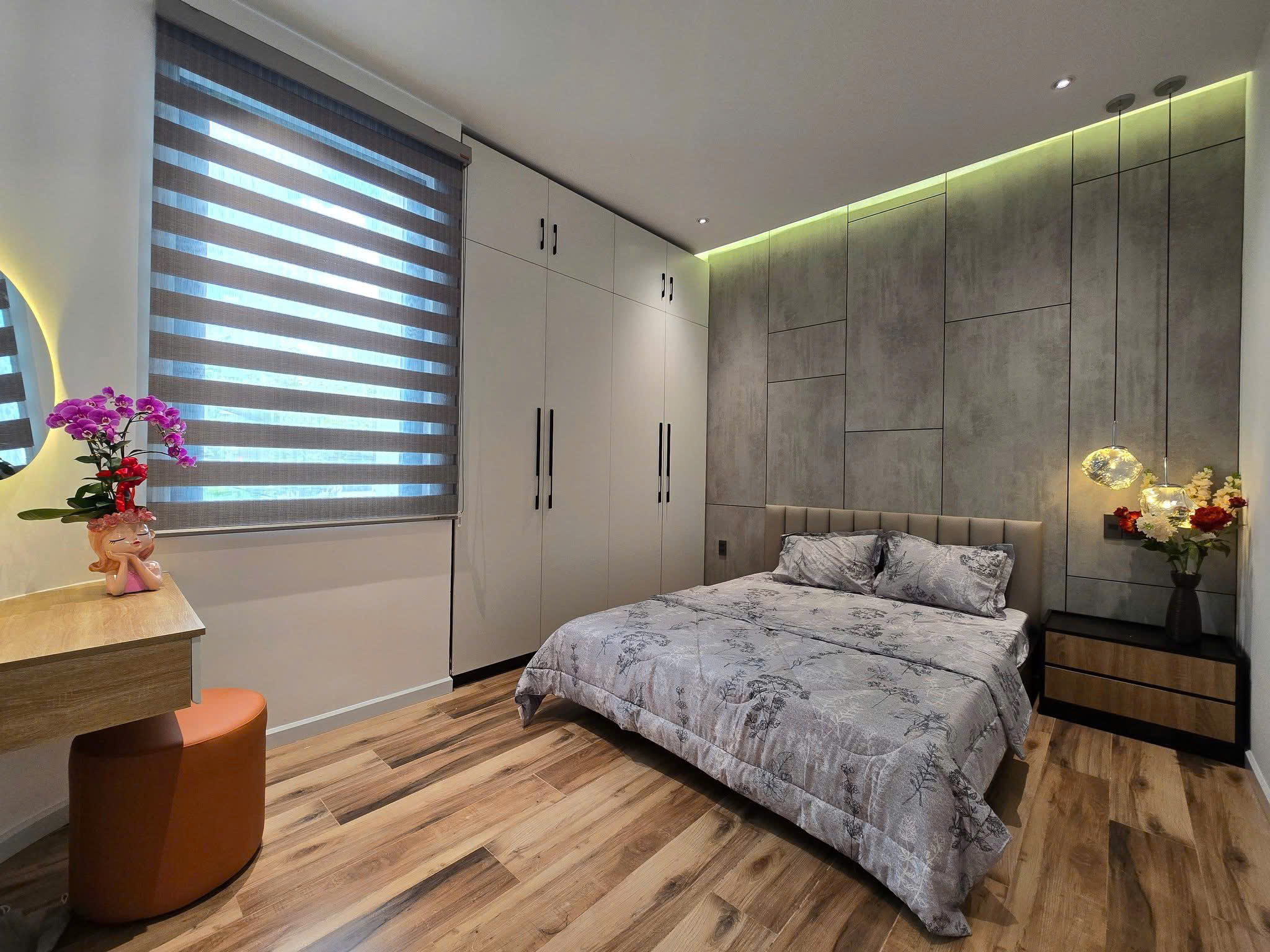 BÁN NHÀ ĐẸP PHỐ TRẠM LONG BIÊN,THANG MÁY,OTO ĐỖ CỬA,FULL NỘI THẤT, 42M NHỈNH 11 TỶ