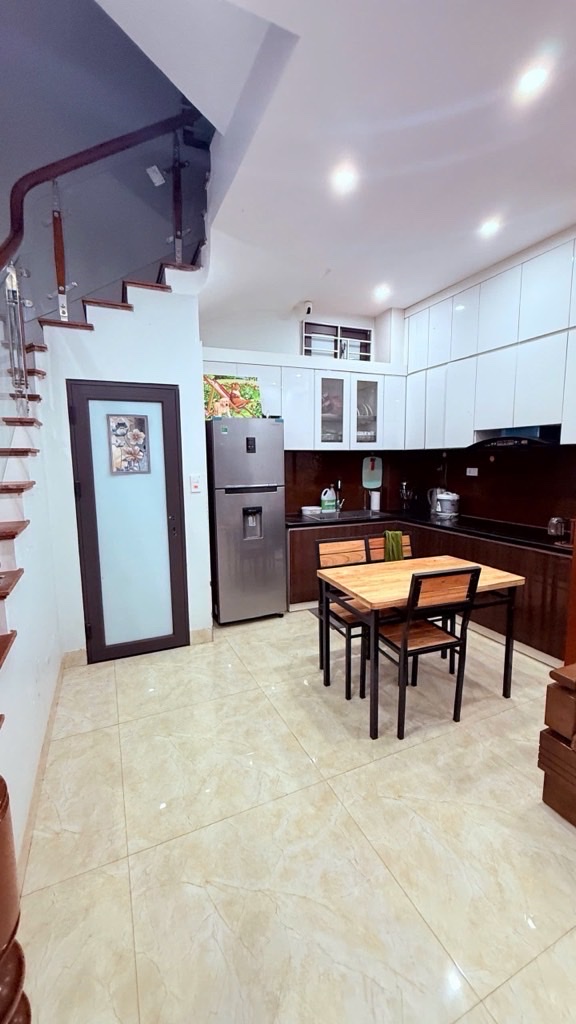 LẠC LONG QUÂN DT 30M xMT 5.2m-11,5 TỶ,VÀI BƯỚC Ô TÔ 54 CHỖ TRÁNH,NGÕ THÔNG,GẦN HỒ