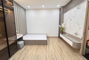 BÁN NHÀ PHỐ TRẠM LONG BIÊN,THANG MÁY,OTO ĐỖ CỔNG,MỚI TINH,NỞ HẬU,40M NHỈNH 9 TỶ