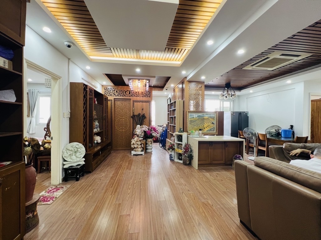 CHUNG CƯ 335 CẦU GIẤY DT 125M 3 NGỦ 2 BAN CÔNG,NHÀ ĐẸP GIA CHỈ 9,2 TỶ-73 TR/M2