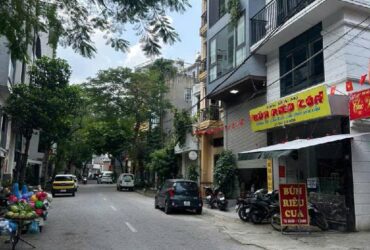 65.2m² – Mặt phố Ái Mộ, mặt tiền 4.5m, 4 tầng – giá chào 30 tỷ