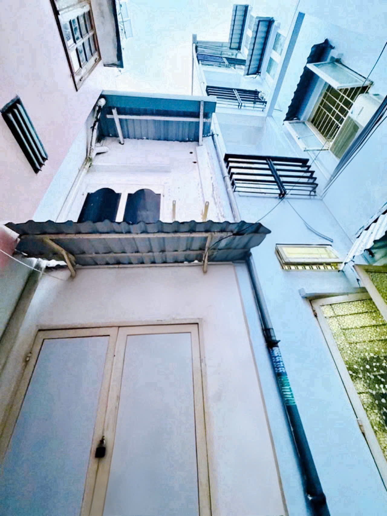 Ngay Công viên Lê Thị Riêng – QUẬN TÂN BÌNH – Cách Mạng Tháng Tám – 6.8x7m– 5.5 tỷ