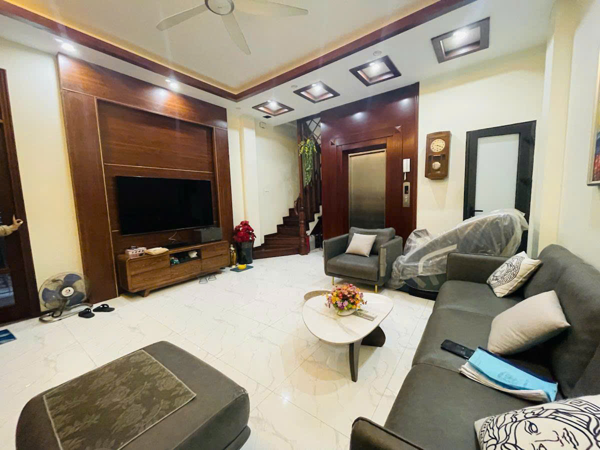 CHỦ CẦN THANH KHOẢN – HẠ CHÀO 1 TỶ – BÁN GẤP NHÀ PHỐ TÂY SƠN! 
44m² – 6 TẦNG THANG MÁY – HAI THOÁNG – CÁCH PHỐ 10M – Ô TÔ ĐỖ CỔNG  – GIÁ SIÊU HỢP LÝ: 14.5 TỶ