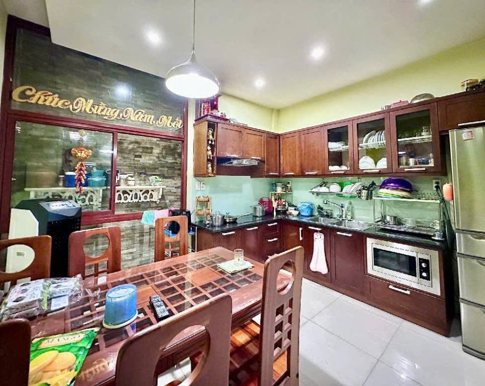 Nhà đẹp ngay Ngã Tư Bảy Hiền – QUẬN TÂN BÌNH – 4.3 x 14 m Vuông – 5 Tầng – 8.5 tỷ