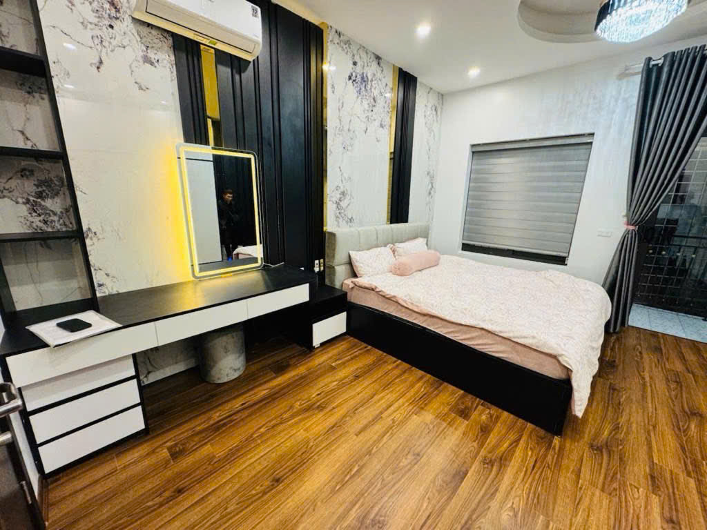 BÁN NHÀ NGUYỄN SƠN LONG BIÊN,OTO,THANG MÁY,FULL NỘI THẤT,MT RỘNG,60M NHỈNH 12 TỶ(TL)