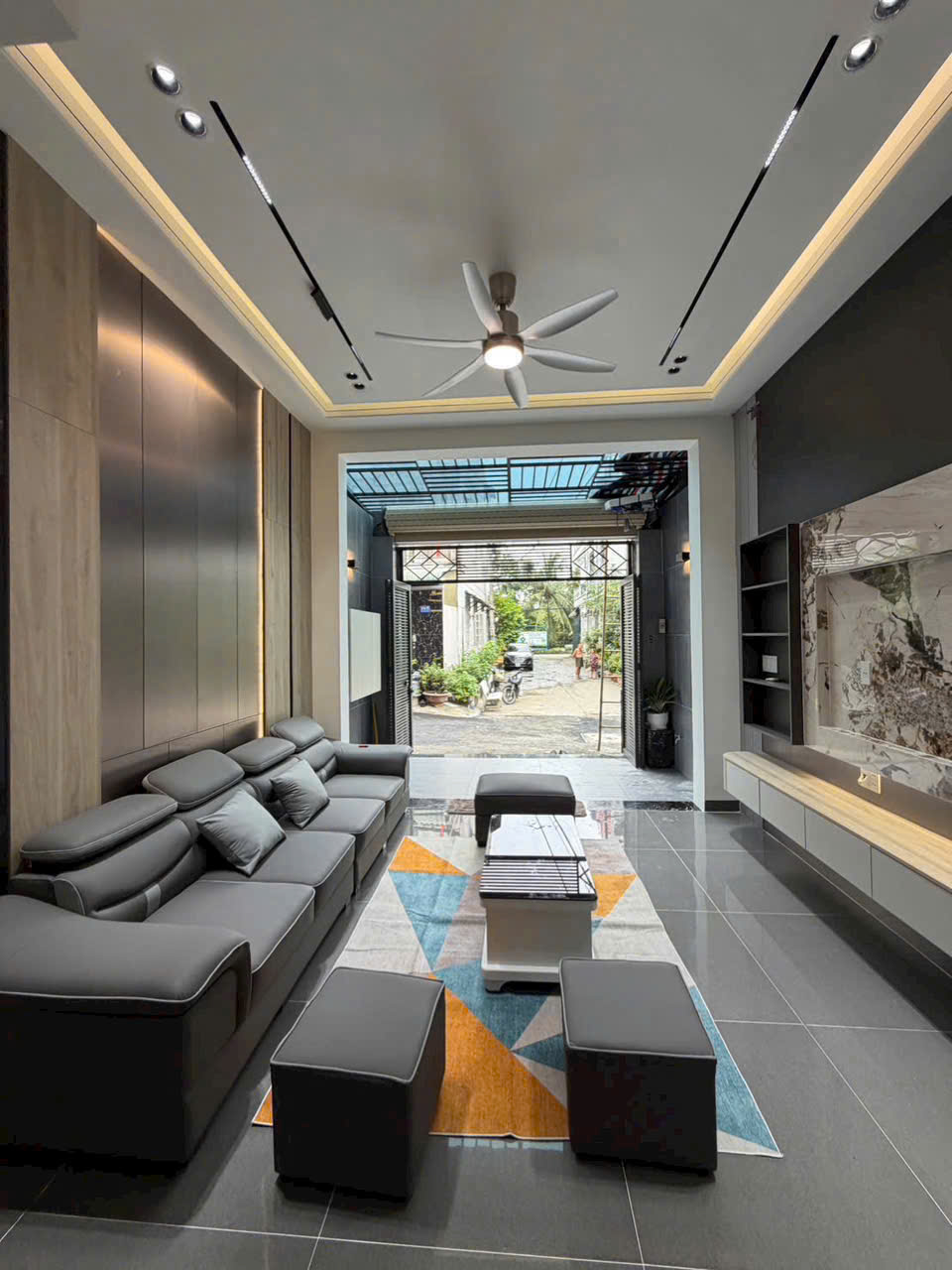 NHÀ NGAY CHỢ ĐƯỜNG, HẺM LỚN, NHÀ SIÊU ĐẸP, NỘI THẤT XỊN XÒ