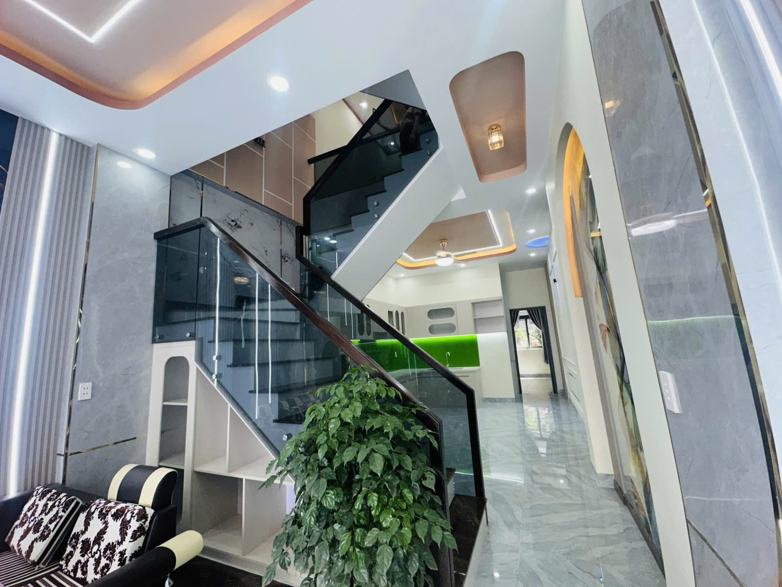 Bán nhà 3 Tầng P.Biên Hòa,SHR thổ cư,đường nhựa 2 ô tô,gần Ngã Tư Bình Trị