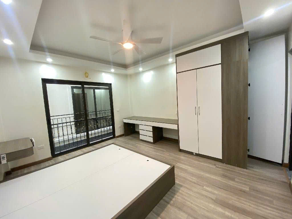 BÁN NHÀ BỒ ĐỀ LONG BIÊN,OTO,THANG MÁY,FULL NỘI THẤT 42M NHỈNH 10Tỷ (TL)