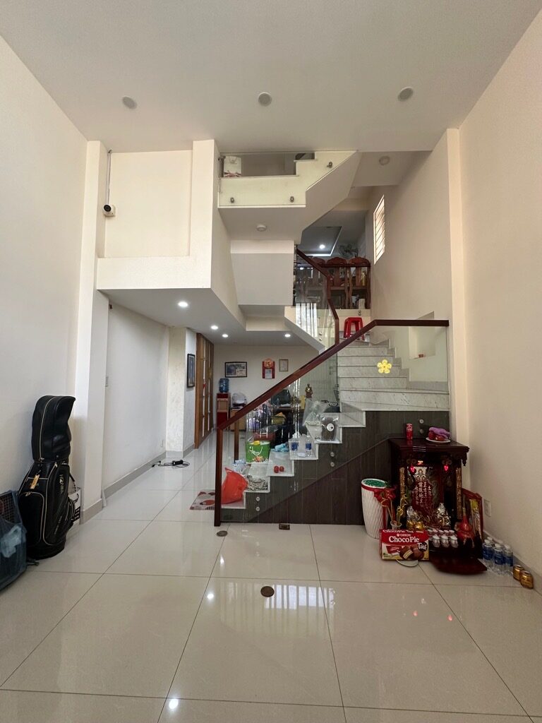 HUỲNH VĂN BÁNH, TRƯỜNG SA – XE HƠI VÀO NHÀ – SÂN TRƯỚC RỘNG THOÁNG – 5 TẦNG BTCT