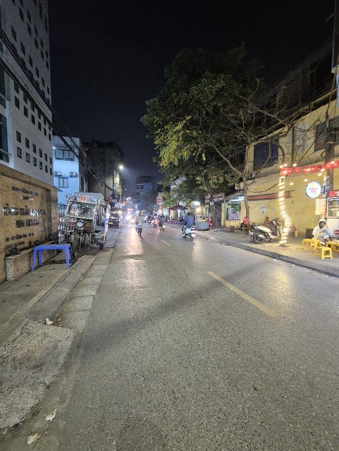 🏠 Hồng Mai – Bạch Mai  30m²  5 tầng
🚶 5m ra mặt phố
💰 Giá: 8,5 tỷ  Sổ đỏ sẵn sàng