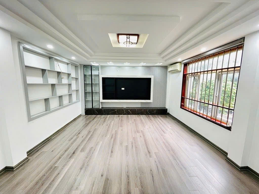 HOÀNG MAI GIÁP HAI BÀ – Ô TÔ TRÁNH – KINH DOANH – LÔ GÓC NỞ HẬU