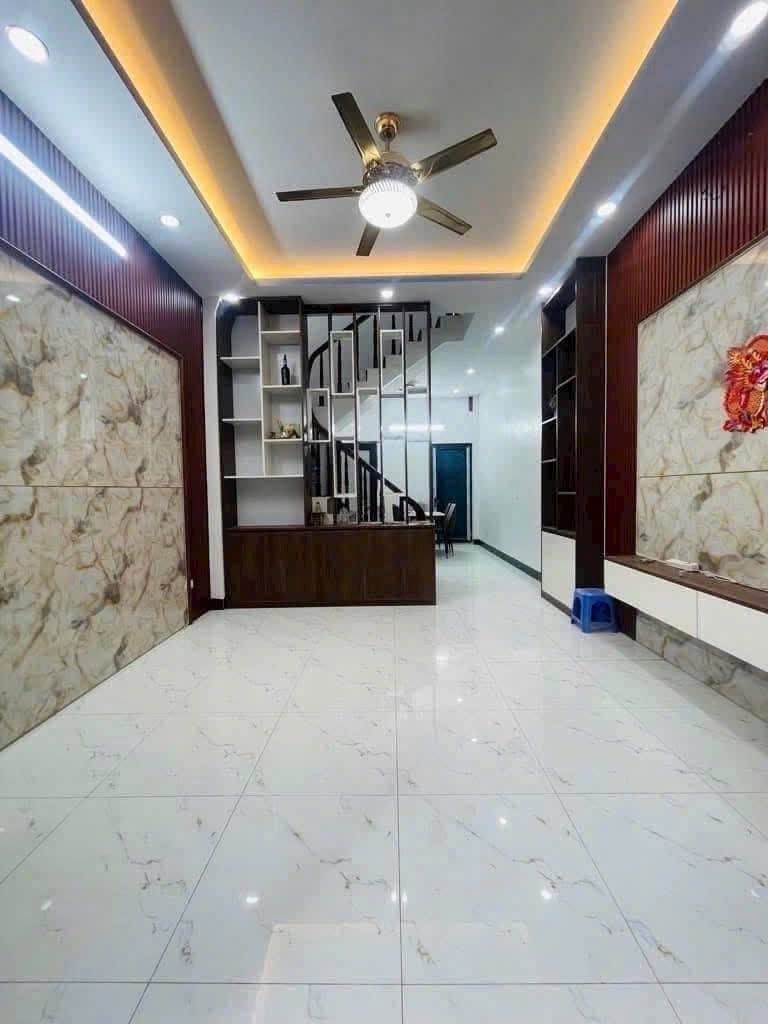🏠 Bán Nhà Lê Thanh Nghị – 35m² – 5 Tầng – Kinh Doanh – Ô Tô Đỗ Cửa