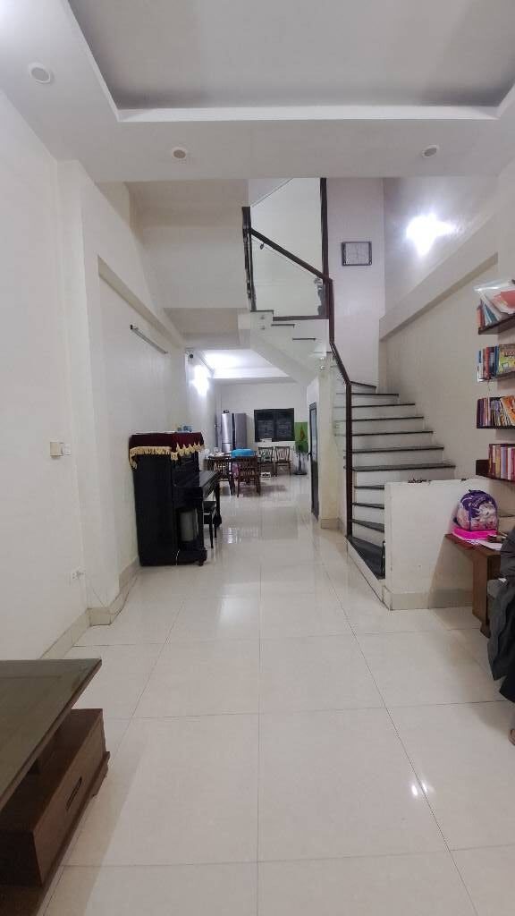 Hiếm!!! Nhà đẹp Long Biên, ô tô vào nhà, ngõ nông, dân xây 50m 3,5 tầng nhỉnh 7 tỷ