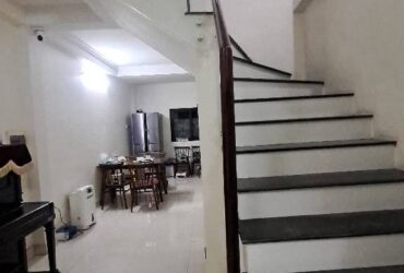 Hiếm!!! Nhà đẹp Long Biên, ô tô vào nhà, ngõ nông, dân xây 50m 3,5 tầng nhỉnh 7 tỷ