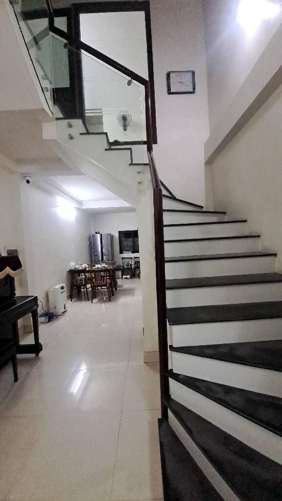 Hiếm!!! Nhà đẹp Long Biên, ô tô vào nhà, ngõ nông, dân xây 50m 3,5 tầng nhỉnh 7 tỷ