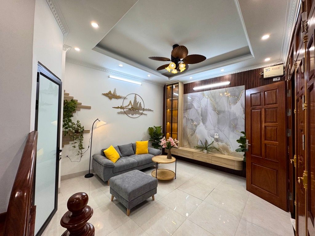 🏠 Kim Ngưu  36m²  5 tầng  Xây mới
🚗 Ô tô đỗ cách nhà 10m
💰 Giá: 8,5 tỷ