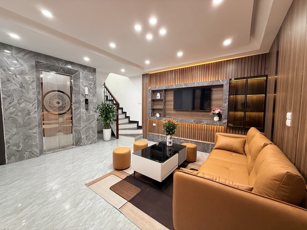 NHỈNH 10 TỶ SỞ HỮU NHÀ MỚI THANG MÁY Ô TÔ GẦN VŨ TÔNG PHAN, 35M2 X 6 TẦNG