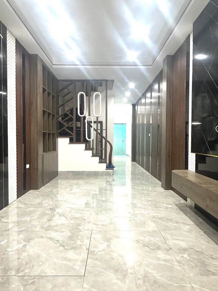 BÁN NHÀ MỚI TRUNG TÂM VIỆT HƯNG – LÔ GÓC 51M 5 TẦNG NHỈNH 8 TỶ