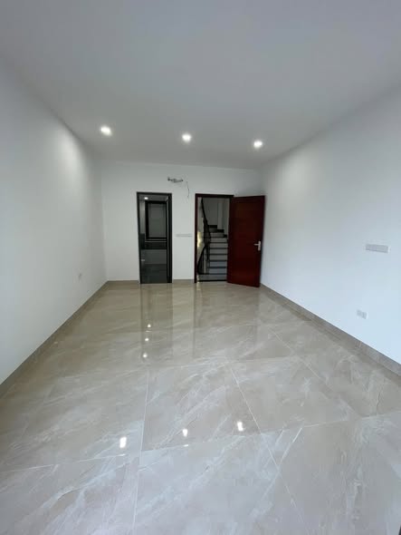 Lô góc 35m phố Lệ Mật – Oto đỗ cổng – Nhà mới kính koog – Giá chỉ nhỉnh 7 tỷ