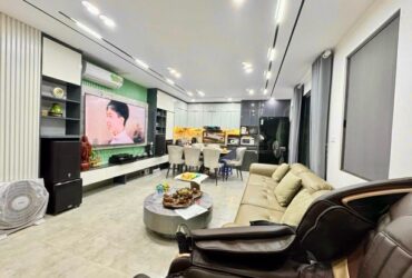 nhà đẹp Ngọc Lâm, gara, 7 tầng thang máy, mặt tiền 9m, ngõ nông, gần ôtô tránh