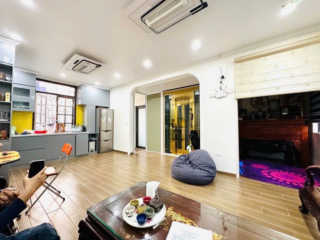 CẦU GIẤY – PHÂN LÔ – VỈA HÈ – Ô TÔ TRÁNH – Ô TÔ VÀO NHÀ – HAI MẶT NGÕ – MẶT TIỀN BỀ THẾ – THANG MÁY – DÂN XÂY – TẦM TIỀN CỰC HIẾM – KHU VỰC CỰC VIP